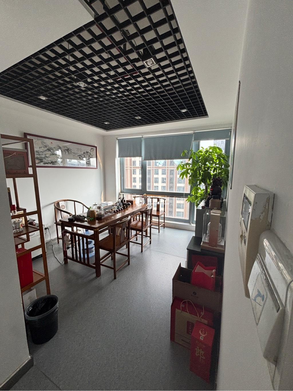 长风国盛中心110平米写字楼出租